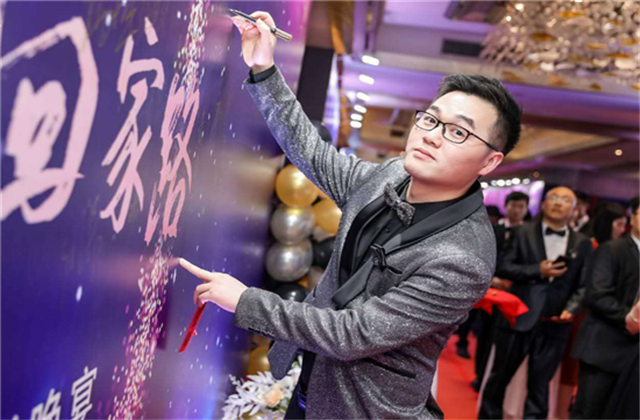 【高光“疫”事】勇敢逆行的特殊“网约车”——六合联盟90后，用信念打通生命运输线